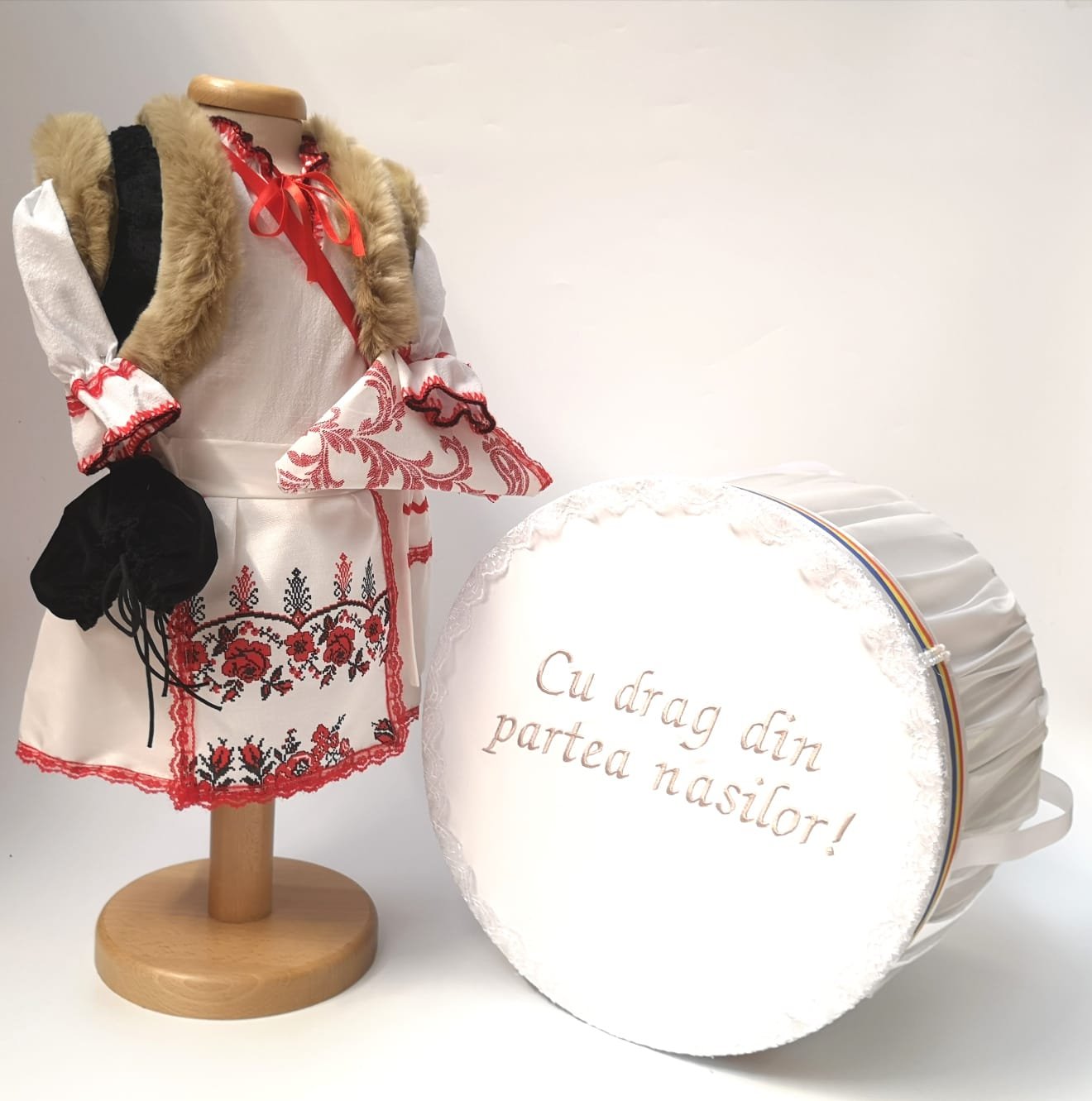 Set Traditional Botez Fetita Costumas Cutie Trusou 3