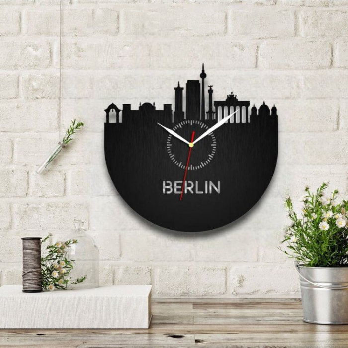 Ceas din lemn gravat Berlin [1]