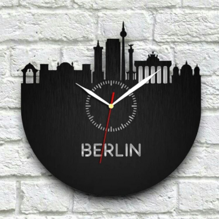 Ceas din lemn gravat Berlin [2]