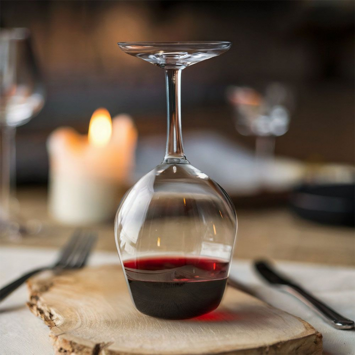 Pahar de Vin "Cu Susul în Jos" – Cadoul care Întoarce Toate Privirile! [4]