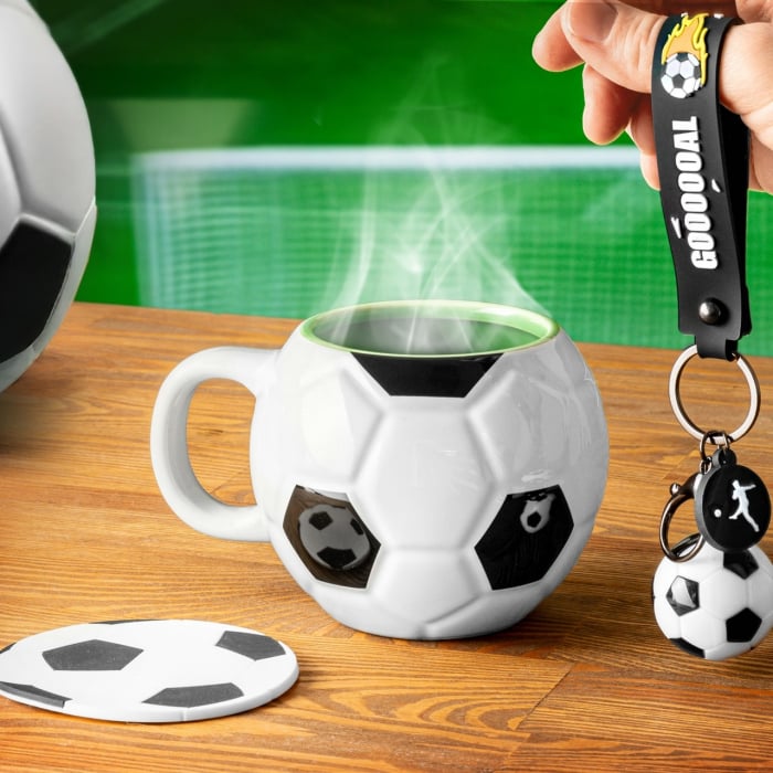 Set Cadou   Pasiune pentru Fotbal  : Cana, Suport si Breloc Tematic