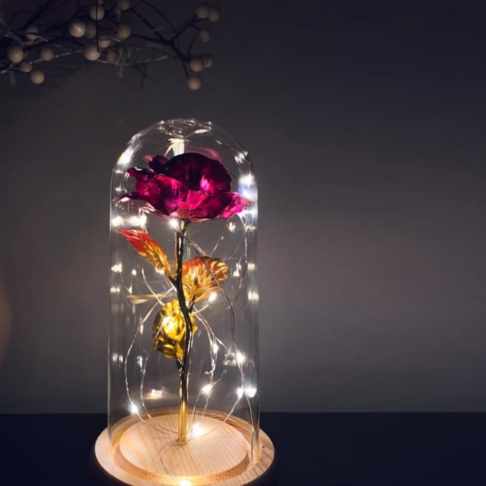 Trandafir in cupola de sticla decorat cu lumini led