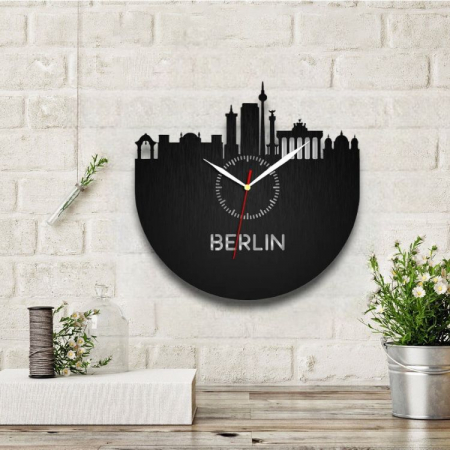 Ceas din lemn gravat Berlin [0]