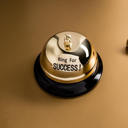 Idei haioase de cadou - Clopoțel de Masă "Ring for SUCCESS" – Cheamă Succesul la Tine pe Birou!