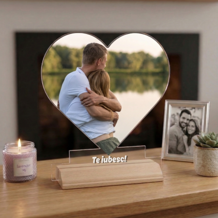 Cadouri personalizate - Plachetă Acrilică Personalizată în Formă de Inimă – O Amintire de Neuitat