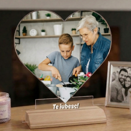Cadouri personalizate - Plachetă Acrilică Personalizată "Inima Familiei" pe Suport de Lemn - Cadoul Ideal pentru Bunici