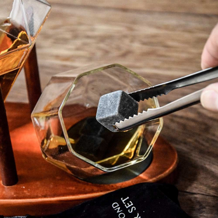 Set Decantor de Lux "Diamond" cu Pahare și Pietre de Whisky pe Tavă din Lemn [1]