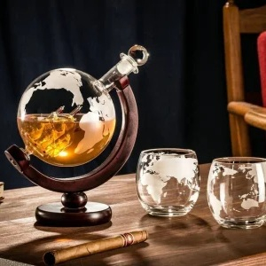 Cadouri pentru iubit - Set decantor Globe cu 2 pahare