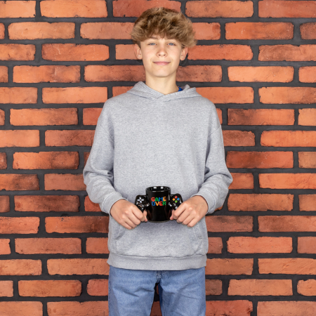 Set pentru Gamer - Cană, suport pentru cană și breloc în formă de controller, într-o husă neagră elegantă. [4]
