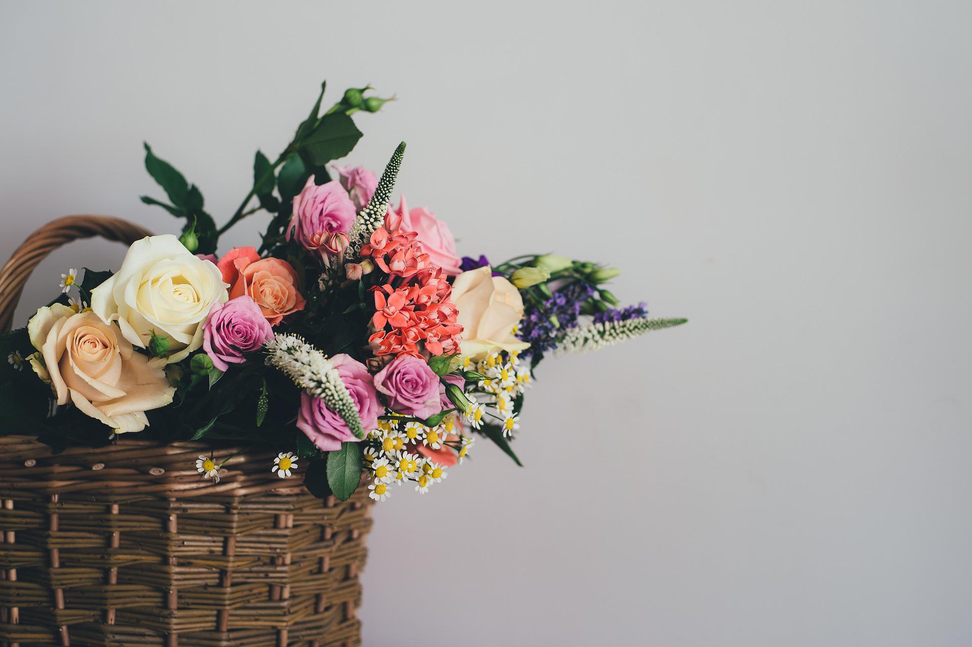 Tehnici de aranjamente florale: Idei si accesorii de care ai nevoie ca sa obtii cele mai frumoase decoratiuni cu flori 