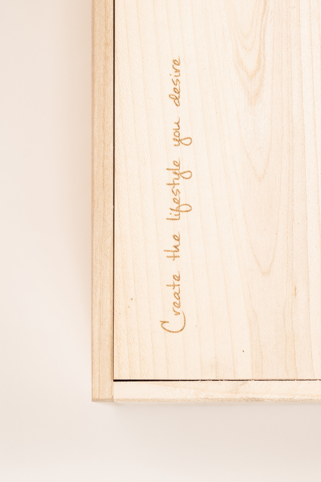 Pachet vin cadou + cutie lemn: 2 sticle vin: Pinot Gris "Portrait" 750 ml  +  Alsace Pinot Gris Terroir 2019 750 ml [6]