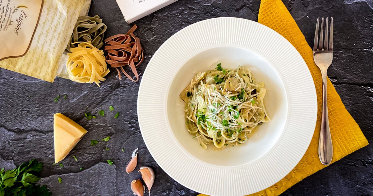 Paste tagliatelle tricolore cu anghinare, pătrunjel și oregano