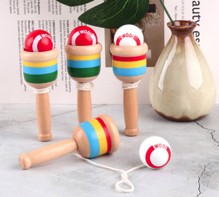 Jucarie de indemanare cupa Kendama din lemn bila rosie [3]