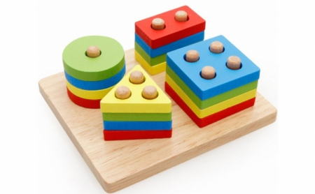 Jucării din lemn - Joc de tip Montessori - Sortator cu 4 forme geometrice