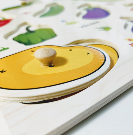 Puzzle incastru din lemn cu butoni în limba română - LEGUME [2]