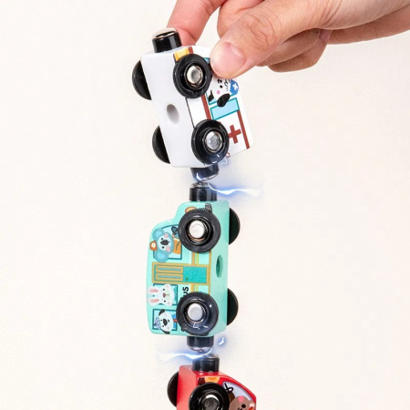 Camion transportator din lemn cu vehicule [4]