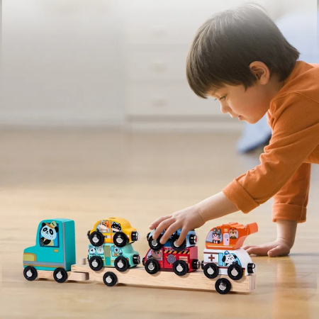 Camion transportator din lemn cu vehicule [3]