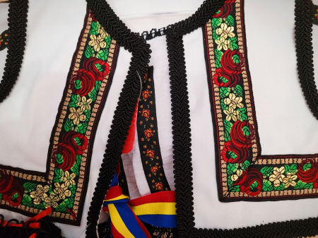 Costum national fete "BUCOVINEANCA" [3]