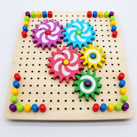 Joc creativ cu pioneze şi roţi zimţate - Rotating gear jigsaw puzzle [1]