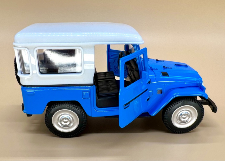 IDEI DE CADOURI - Macheta metalica masinuta de teren cu sunete si lumini 13,5 cm