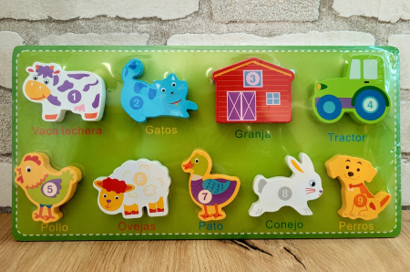 Jocuri Educative - Puzzle din lemn cu piese 3D cu prindere velcro si denumiri in limba spaniola