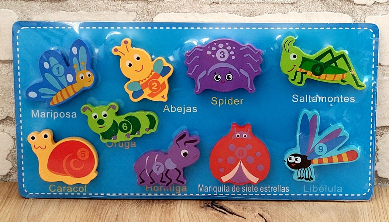 Puzzle din lemn cu piese 3D cu prindere velcro si denumiri in limba spaniola Insecte