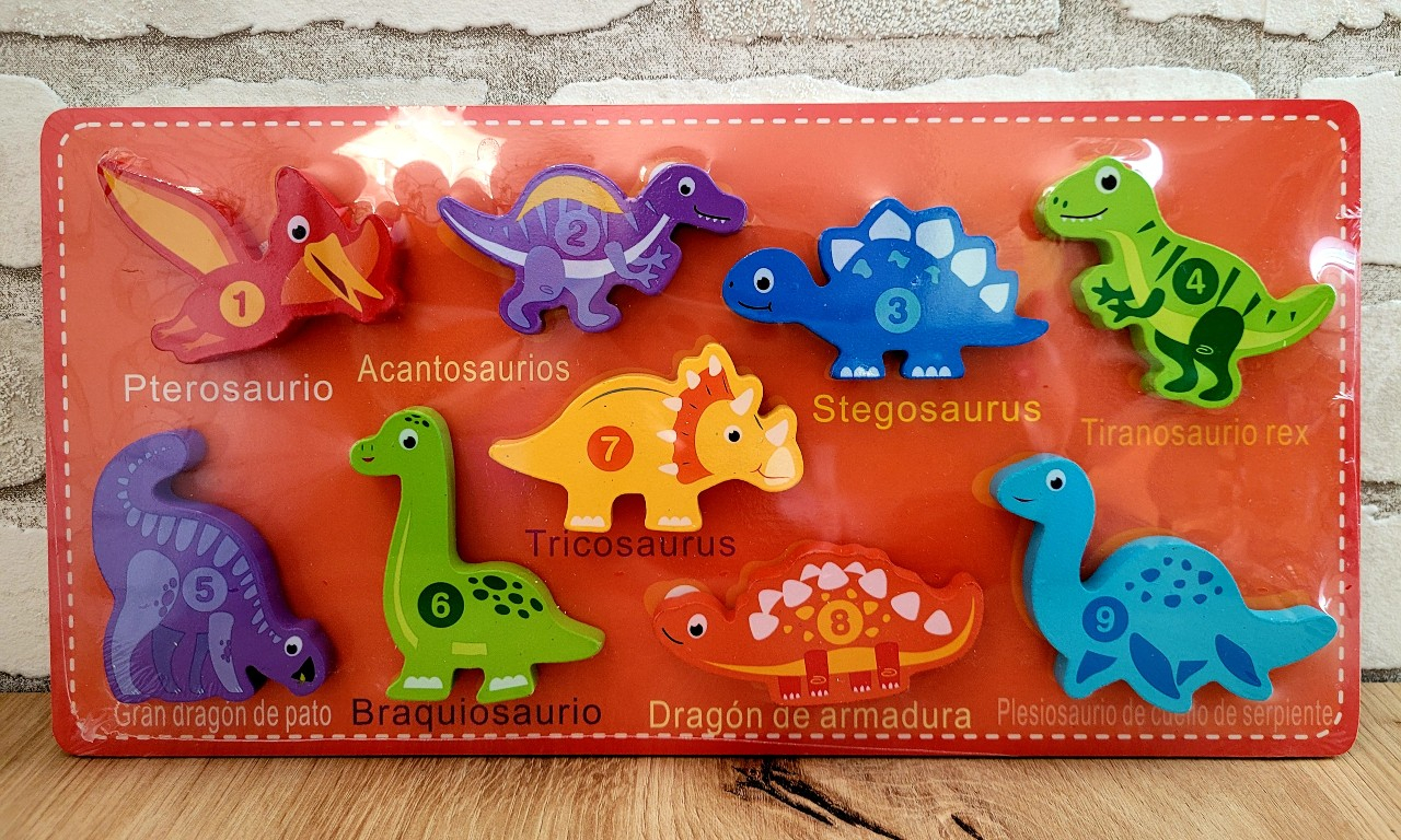 Puzzle din lemn cu piese 3D cu prindere velcro si denumiri in limba spaniola Dinozauri