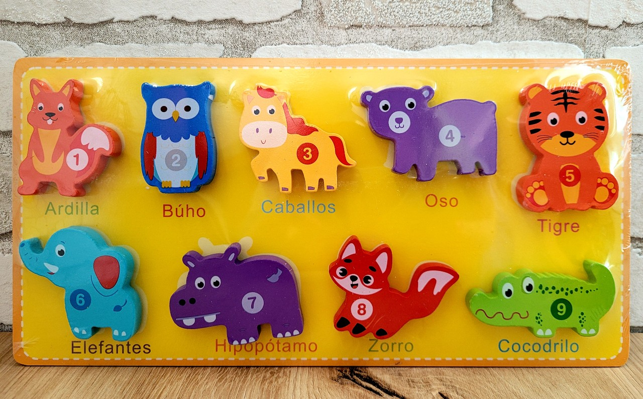 Puzzle din lemn cu piese 3D cu prindere velcro si denumiri in limba spaniola Animale
