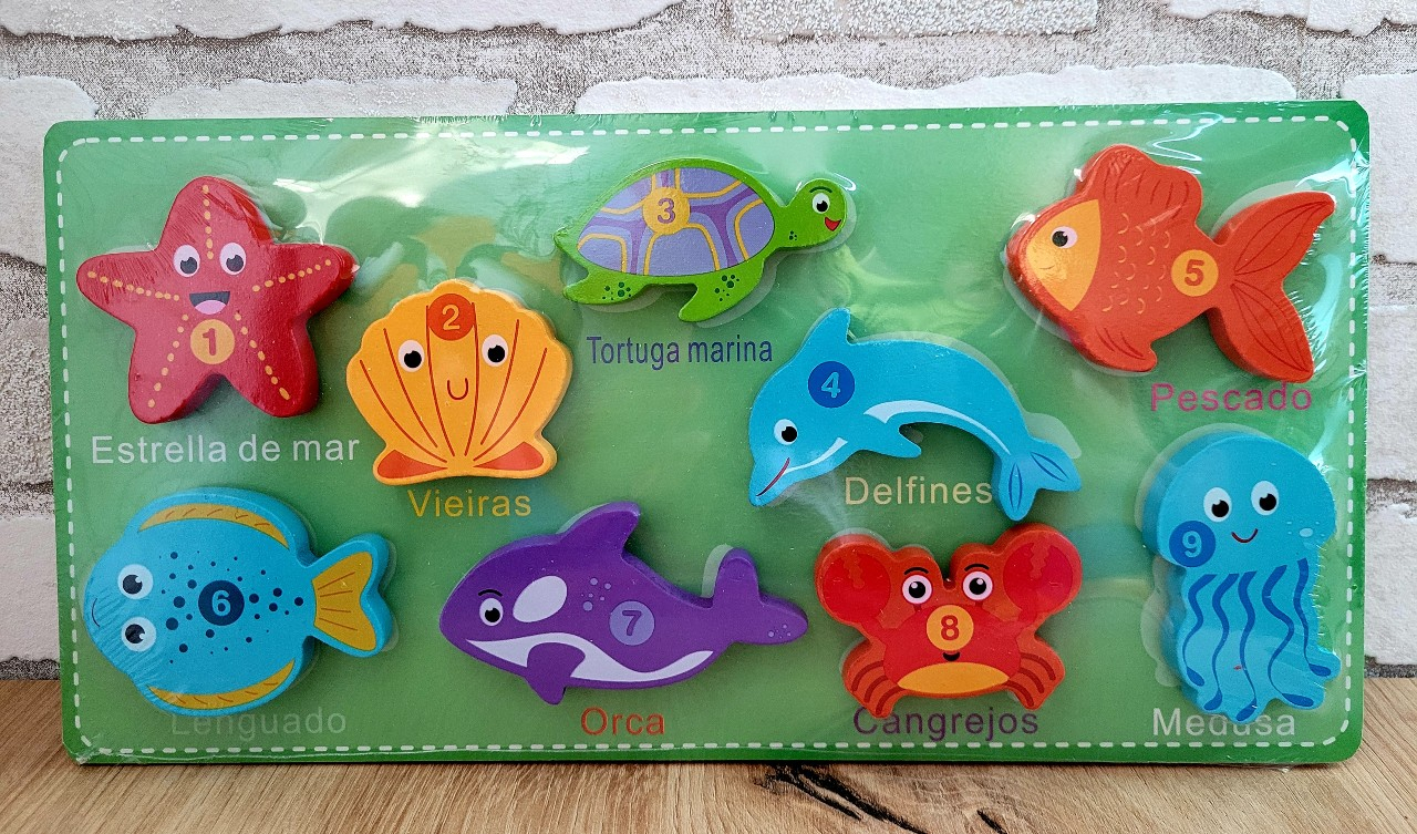 Puzzle din lemn cu piese 3D cu prindere velcro si denumiri in limba spaniola Animale Marine