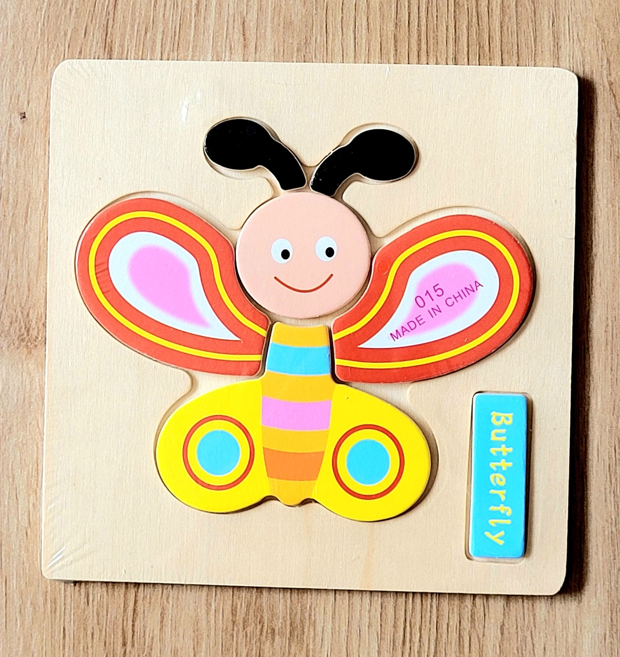 Puzzle mic din lemn fructe, animale, vehicule cu denumire in limba engleza Fluture