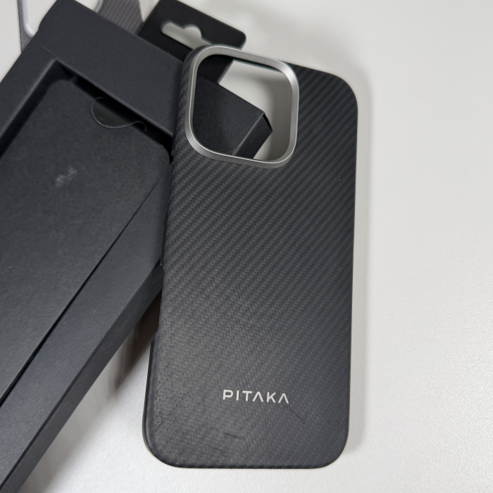 [Outlet] Husa MagEZ 5 Pitaka, Aramida 600D iPhone 16 Pro, Negru/Gri, MagSafe, Ultra Slim [3]