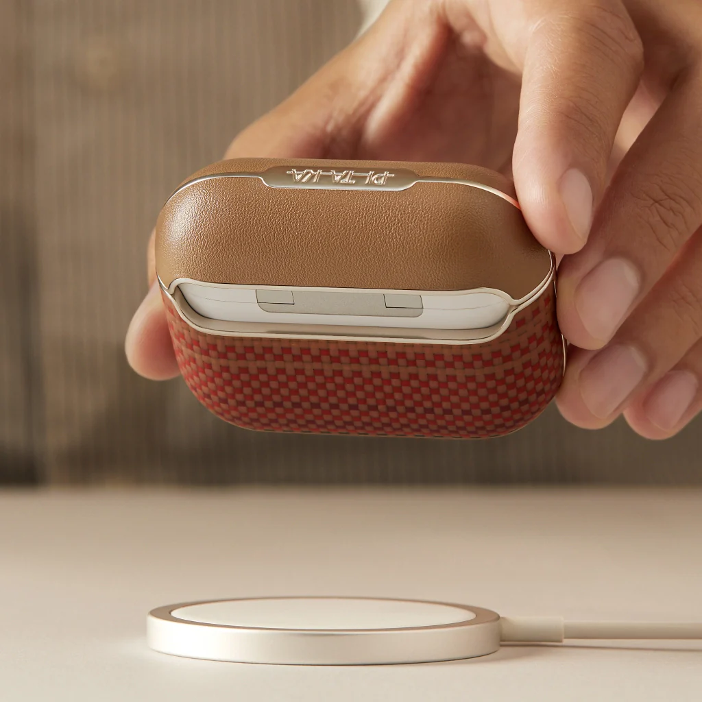 [Outlet] Carcasa MagEZ pentru AirPods 4, Fibra de Aramida, Sunset [11]
