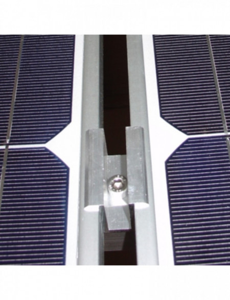 Clemă de mijloc pentru atașarea panourilor fotovoltaice [3]