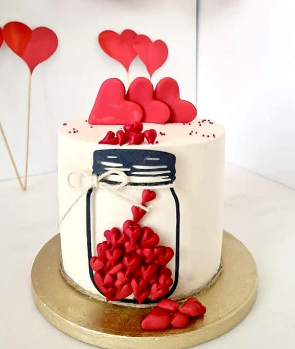 Decorarea torturilor de Valentine’s Day cu toppere Adamea – accente care fac diferența