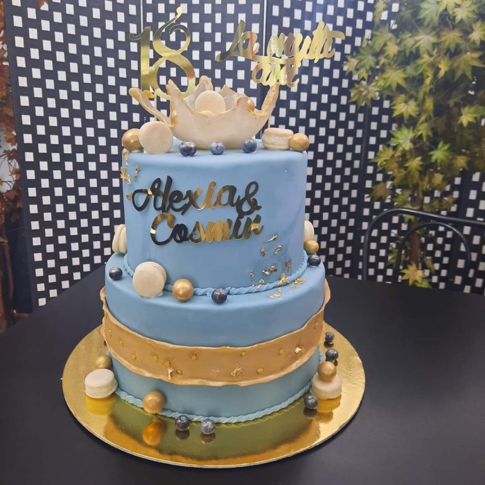 Topper de tort cu element special din carton sub forma de numarul 18 pentru majorat auriu oglinda [4]