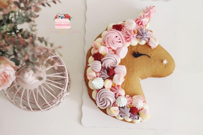 Șabloan pentru torturi cu foi de miere cu cap de unicorn [2]