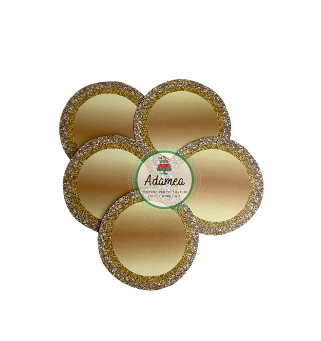 Topper de tort personalizat cu element special din carton sub forma de cerc auriu care se poate personaliza cu numele sarbatoritului [2]