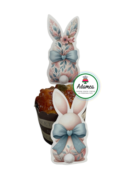 Topper de tort  personalizat cu element special din carton  premium de inalta calitate sub forma de iepurasi cu floricele si fundite bleu [2]