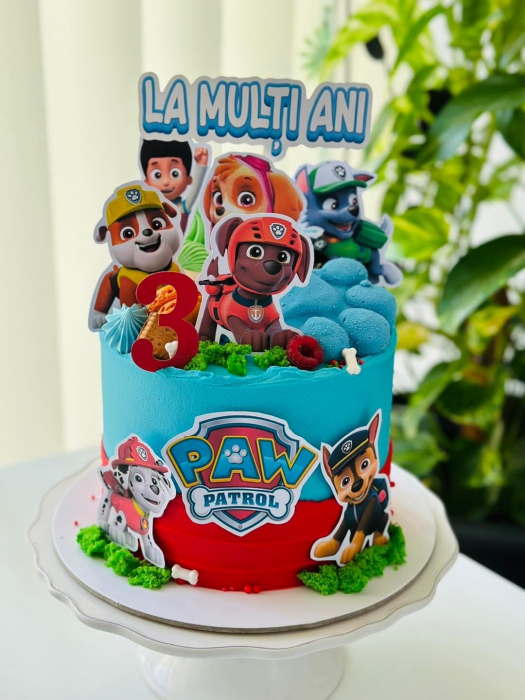 Topper de tort  personalizat cu element special din carton sub forma de  mesaj la multi ani alb bleu pentru Bluey sau Baby Riki [1]