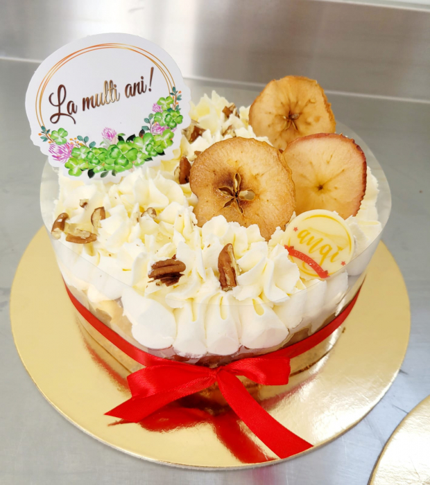 Topper de tort cu element special din carton sub forma de oval cu trifoi si la multi ani [2]
