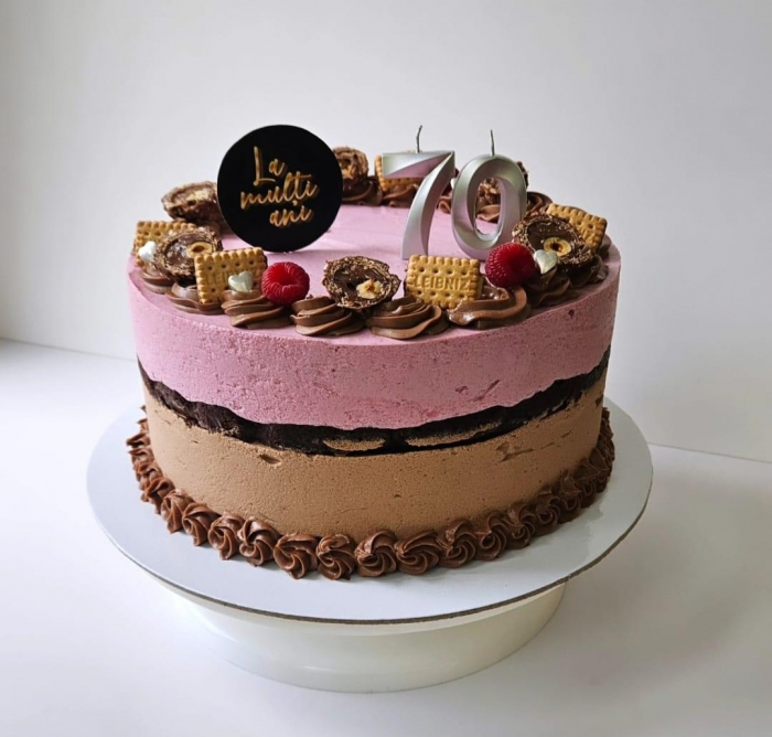 Topper de tort cu placuta din carton negru cu La multi ani tip auriu [4]