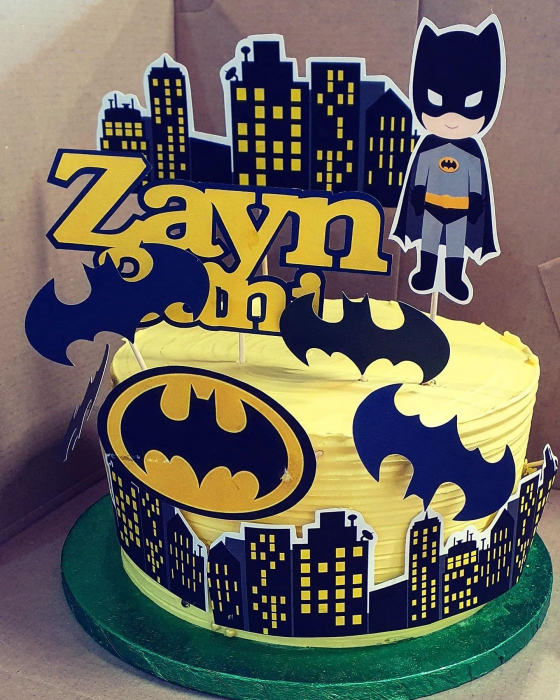 Decor de tort cu toppere din carton cu baby Batman [2]