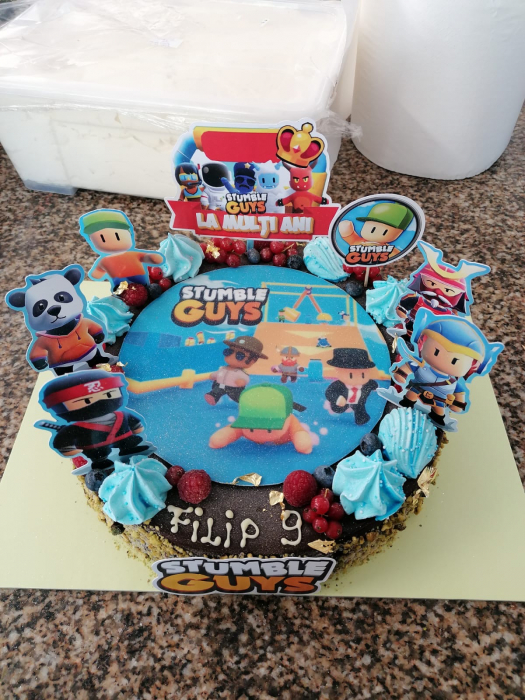 Topper de tort  personalizat cu element special din carton sub forma de personaje din Stumble Guys [3]