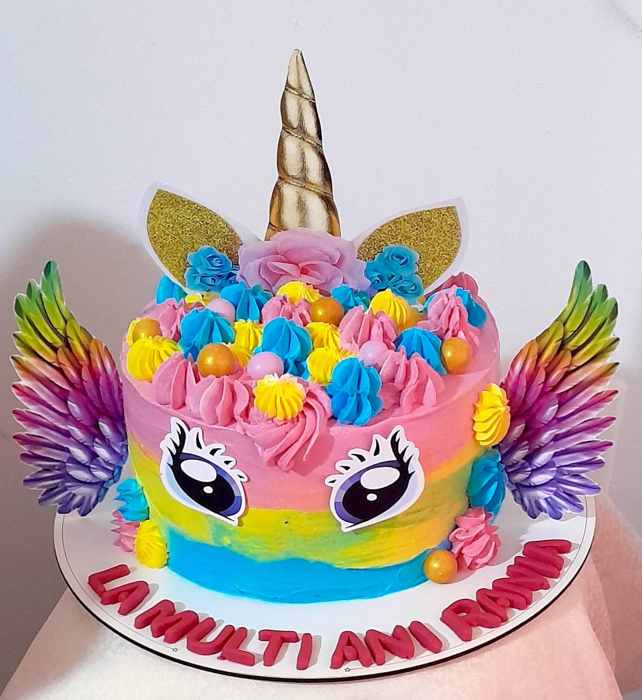 Topper de tort cu element special din carton sub forma de unicorn cu corn, ochi si aripi [6]