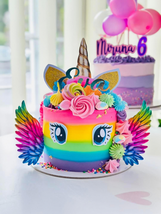 Topper de tort cu element special din carton sub forma de unicorn cu corn, ochi si aripi [3]
