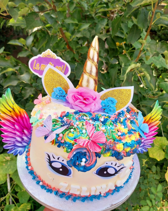 Topper de tort cu element special din carton sub forma de unicorn cu corn, ochi si aripi [7]