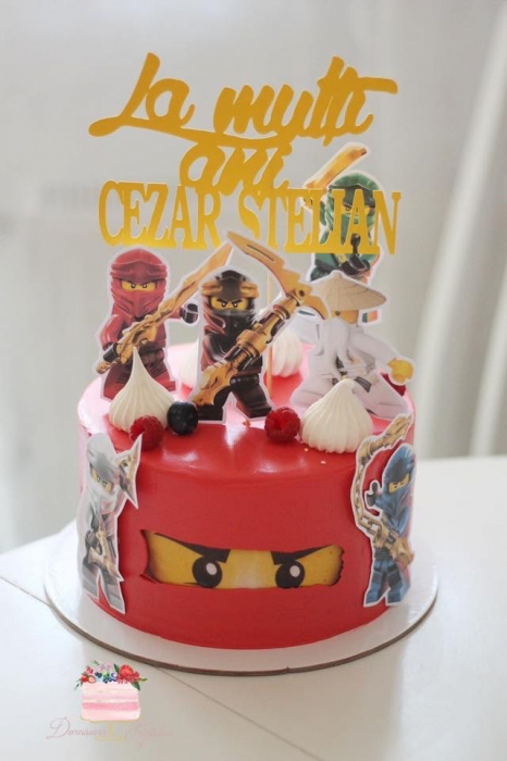 Suita de toppere de tort cu figurine din carton cu personajele din Lego Ninjago. [7]