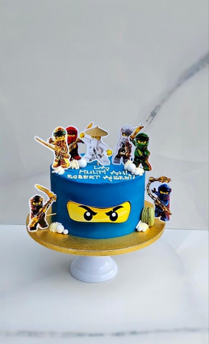 Suita de toppere de tort cu figurine din carton cu personajele din Lego Ninjago. [8]