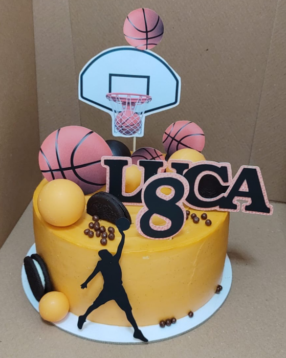 Topper de tort cu element special din carton sub forma de mingii, manusa si cos de basket [2]