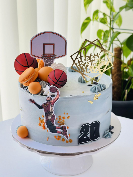 Topper de tort cu element special din carton sub forma de mingii, manusa si cos de basket [6]
